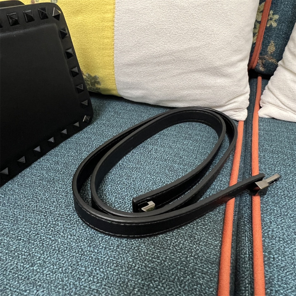 va*t*no GARAVANI ROCKSTUD23 SMALL SMOOTH CALFSKIN SHOULDER BAG BLACK