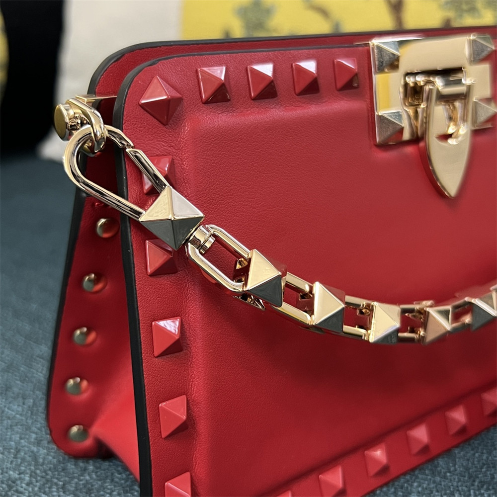 va*t*no GARAVANI ROCKSTUD23 SMALL SMOOTH CALFSKIN SHOULDER BAG RED