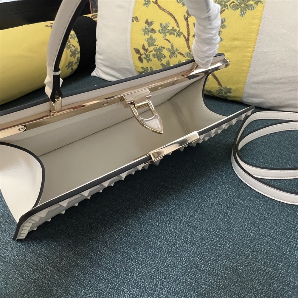 va*t*no GARAVANI ROCKSTUD23 smooth calfskin handbag white