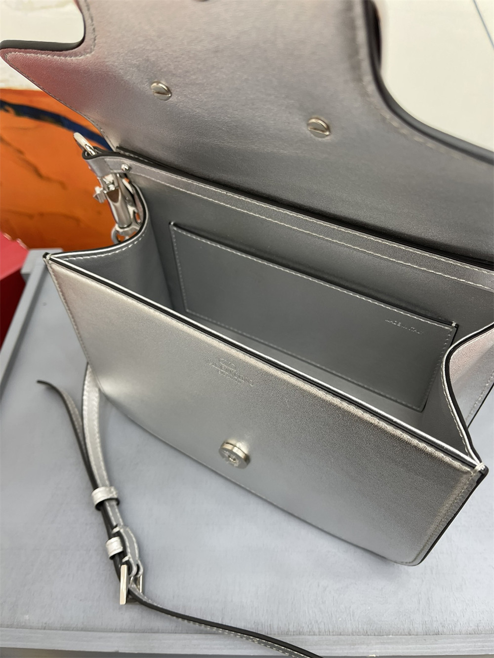 va*t*no GARAVANI LOCÒ CALFSKIN SHOULDER SMALL BAG SILVER 22 x 16  x 7 cm