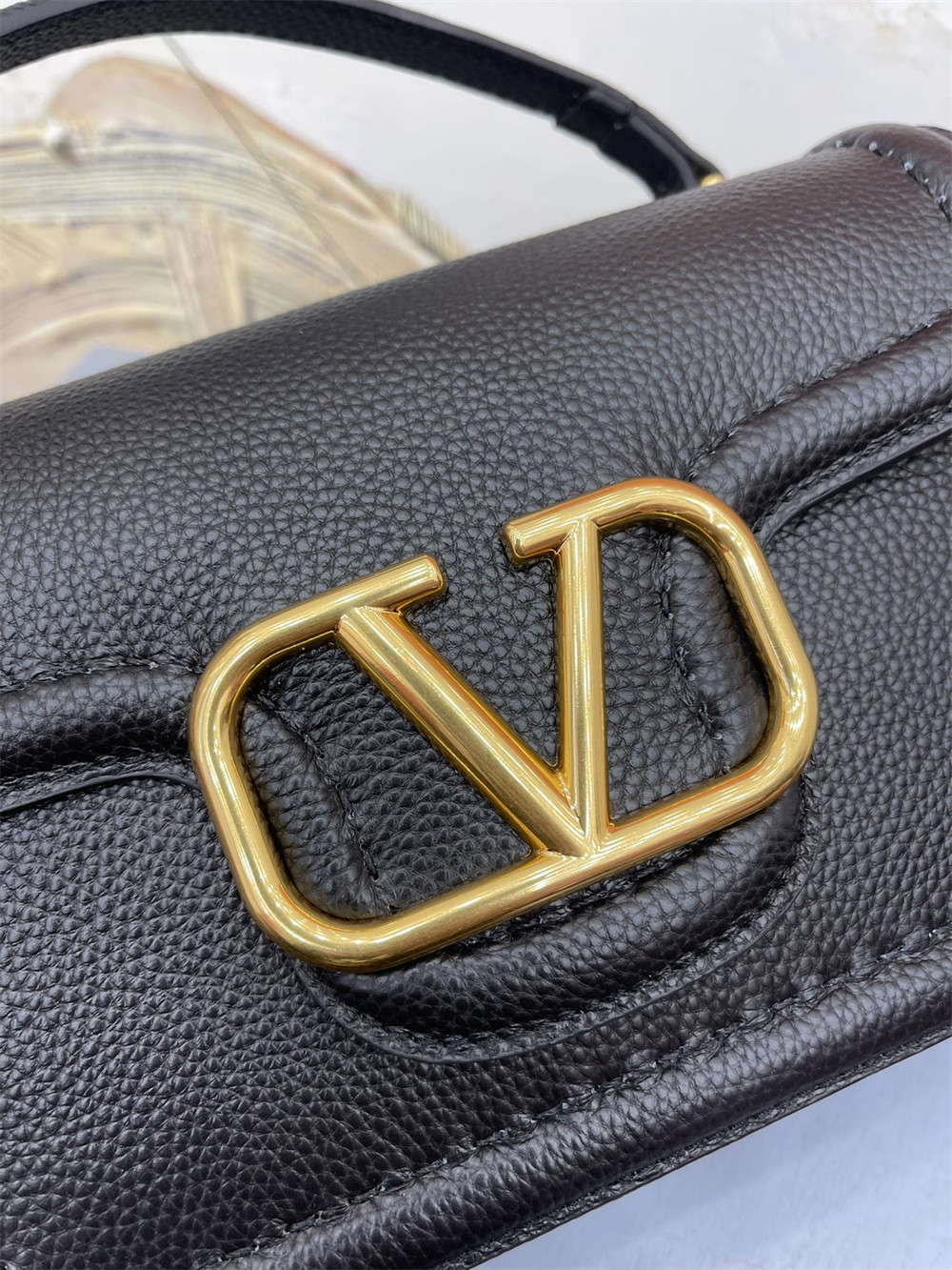 va*t*no GARAVANI ALLTIME GRAINY CALFSKIN SHOULDER BAG BLACK 23.5x18X8cm