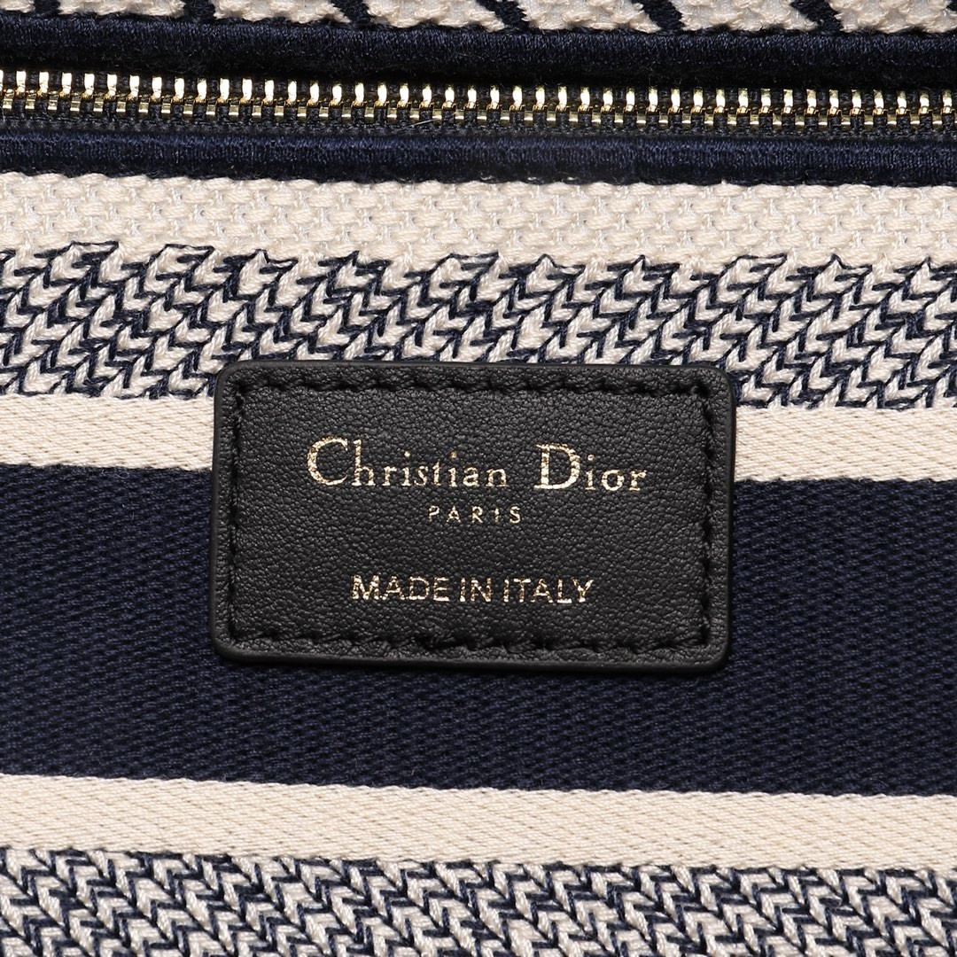 MEDIUM D*0r LADY D-LITE BAG  24 x 20 x 11 cm