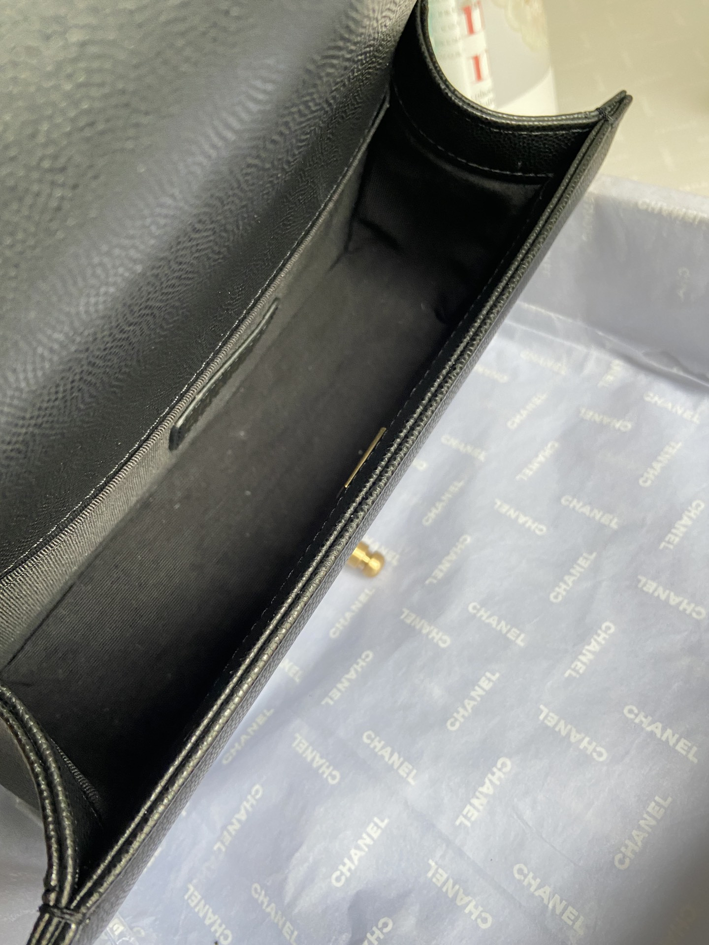 BOY Ch*el HANDBAG Shiny Grained Calfskin 5.9 × 9.8 × 3.5 in