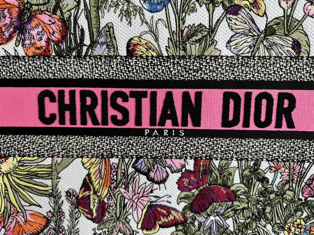 Large D*0r BOOK TOTE WHITE MULTICOLOR MEXICO MILLEFIORI EMBROIDERY 16.5 x 14 x 7.5 inches