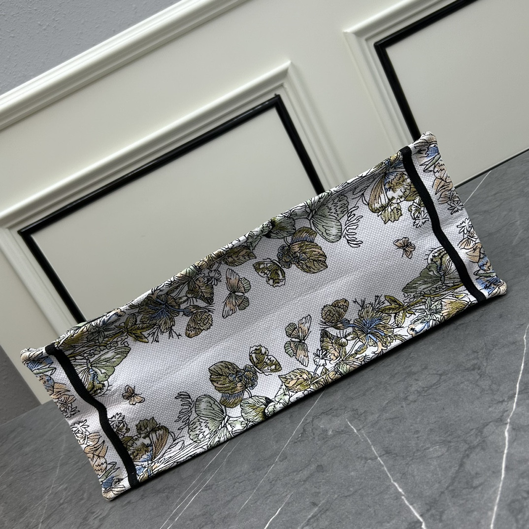 Large D*0r BOOK TOTE WHITE MULTICOLOR TOILE DE JOUY MEXICO EMBROIDERY 16.5 x 14 x 7.5 inches