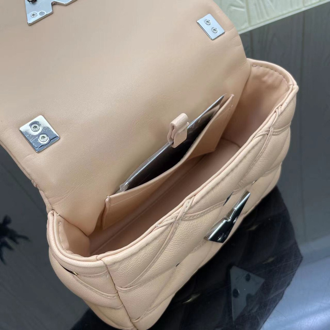 L0*is V*t0n M82752 Pico GO-14 5.9 x 3.9 x 2.6 inches