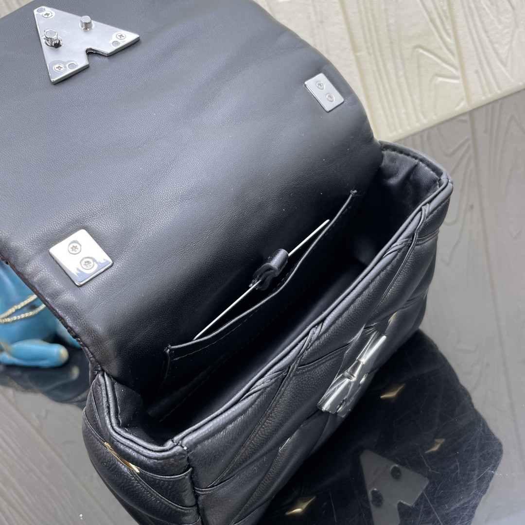 L0*is V*t0n M24246 Pico GO-14 5.9 x 3.9 x 2.6 inches