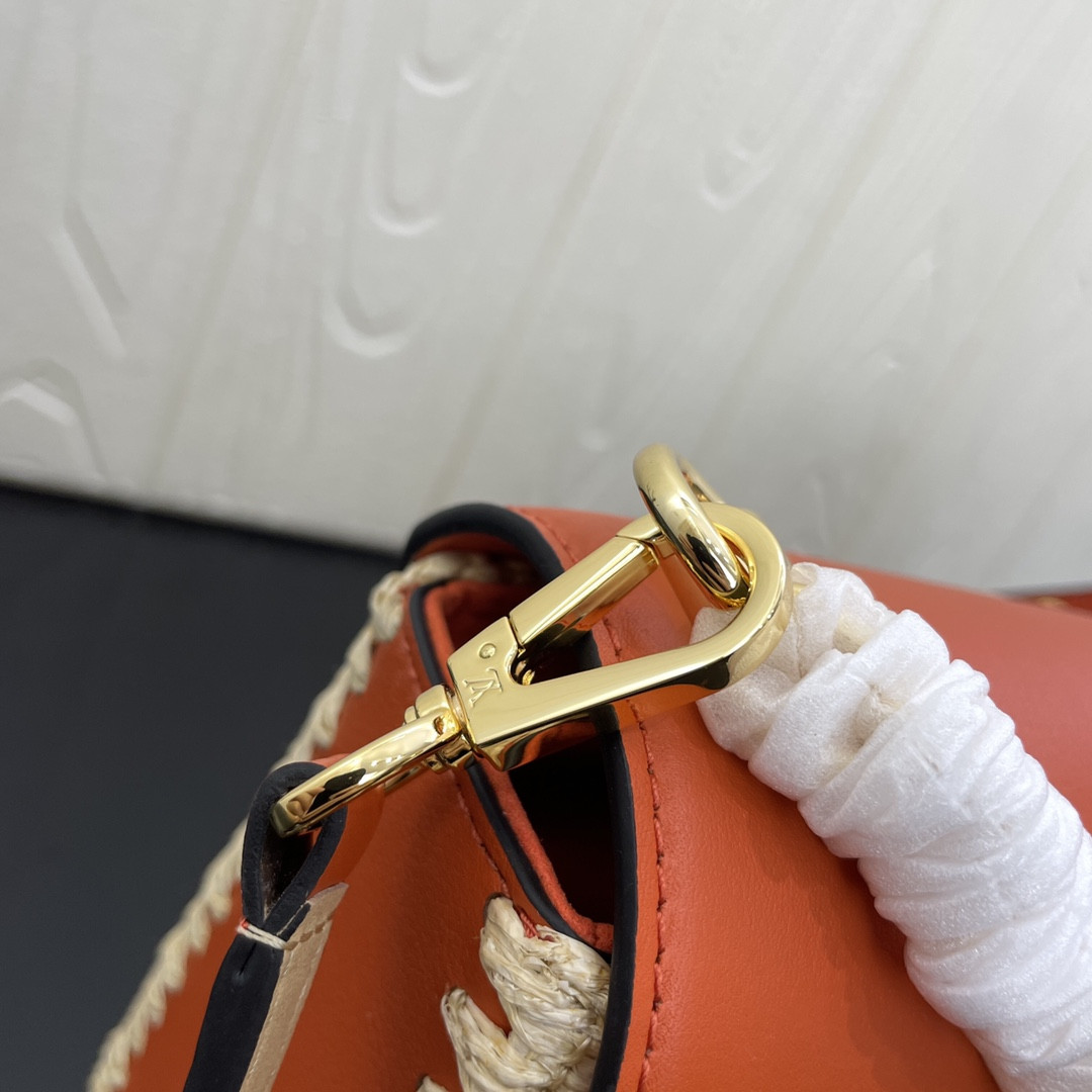 L0*is V*t0n M57648 GO-14 MM 9.1 x 6.3 x 3.9 inches