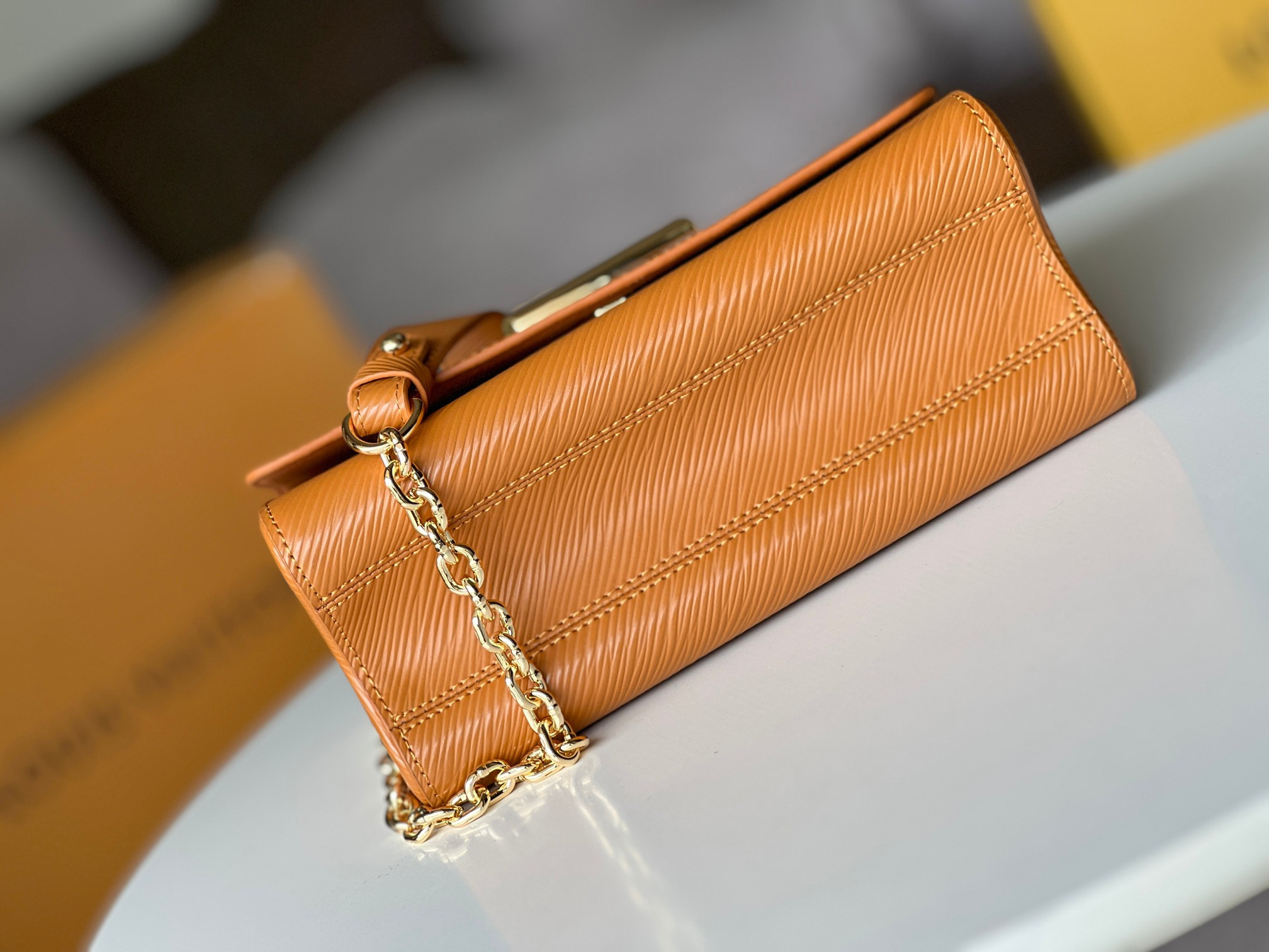 L0*is V*t0n M59686 GO-14 MM 9.1 x 6.3 x 3.9 inches