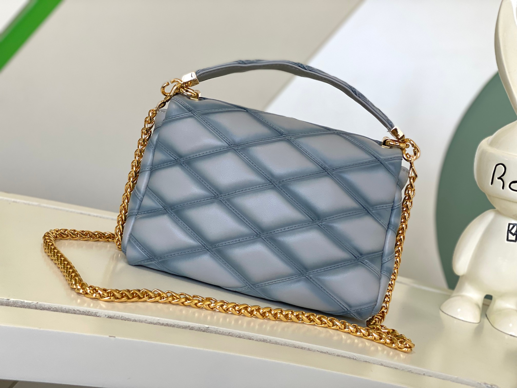 L0*is V*t0n M24186 GO-14 MM 9.1 x 6.3 x 3.9 inches