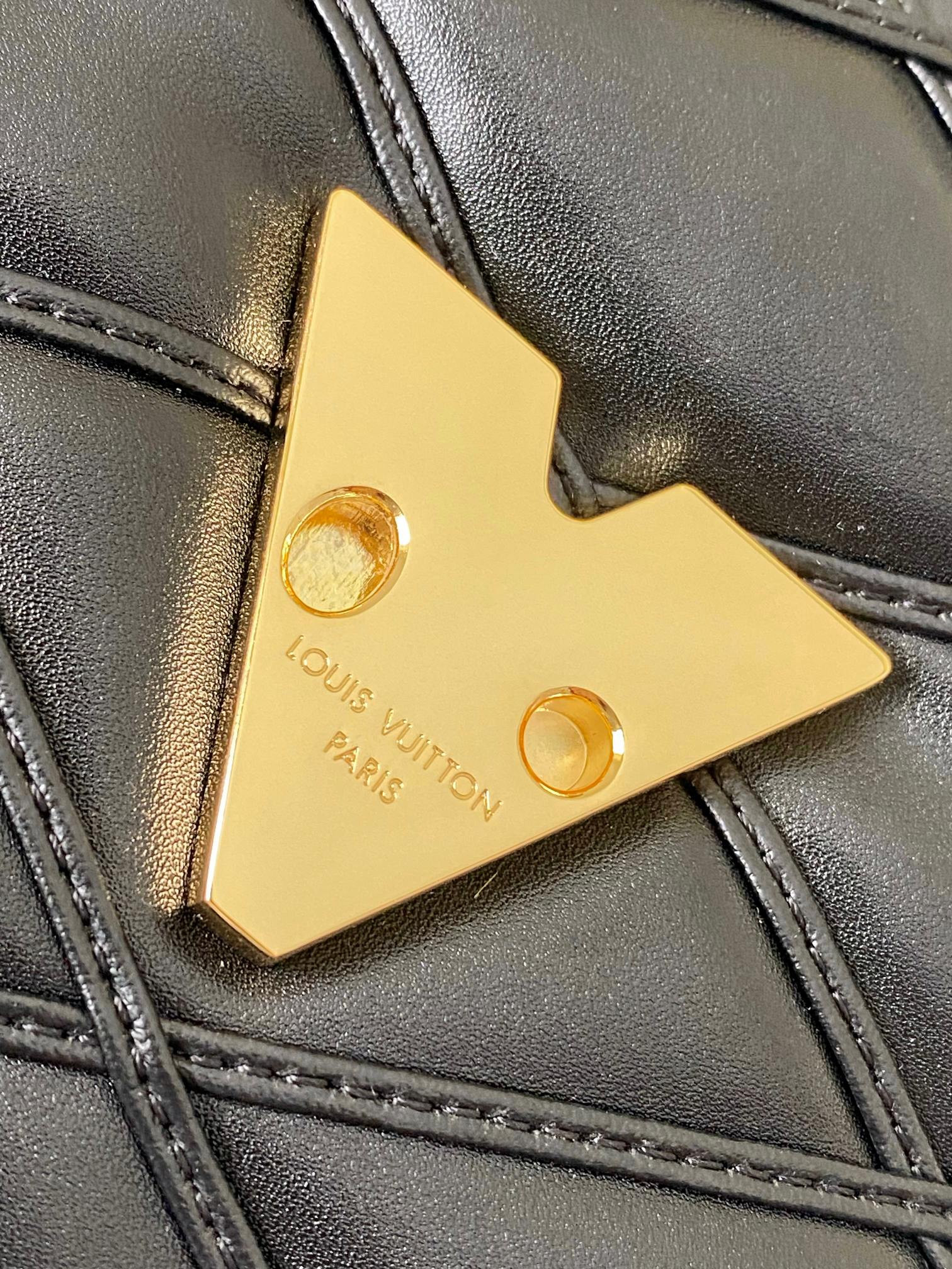 L0*is V*t0n M22891 GO-14 MM 9.1 x 6.3 x 3.9 inches