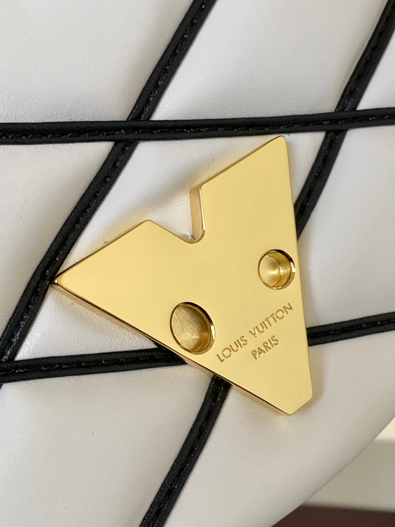 L0*is V*t0n M23762 Pico GO-14 5.9 x 3.9 x 2.6 inches