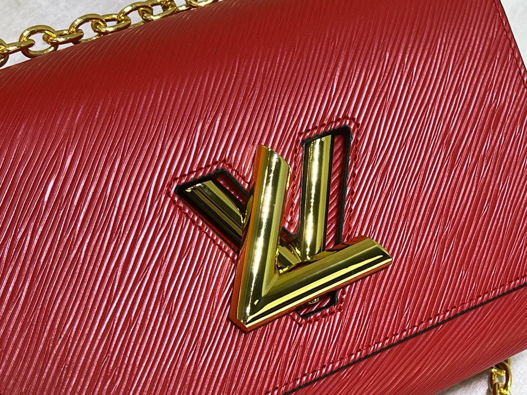 L0*is V*t0n Twist MM Red 9.1 x 6.7 x 3.7 inches