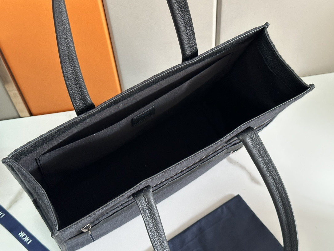 D*0r Safari Tote Bag Black D*0r Oblique Jacquard and Grained Calfskin 15.5 x 14 x 4.5 inches