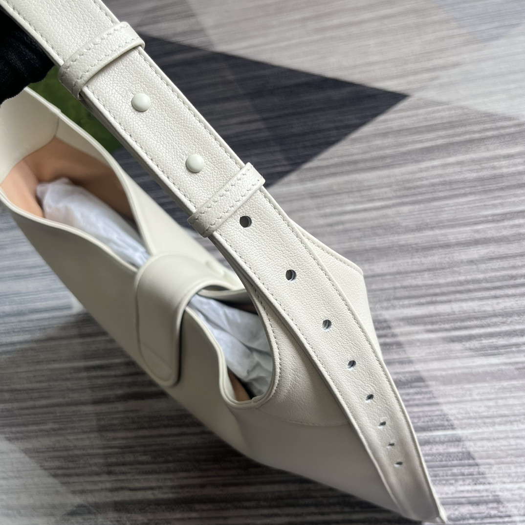 G*u*i APHRODITE LARGE SHOULDER BAG WHITE 18"W x 11.8"H x 0.8"D