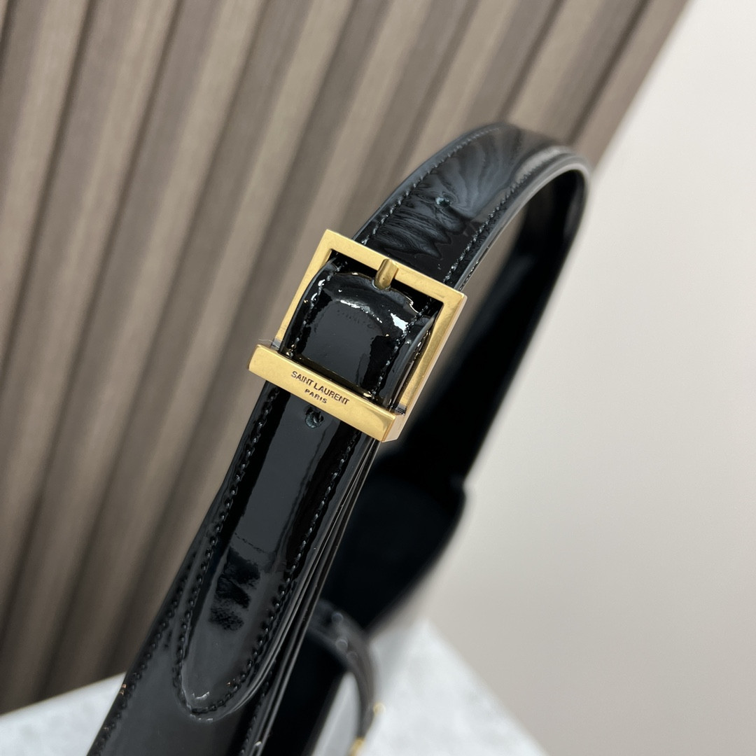 Y*L LE 5 À 7 IN SHINY LEATHER BLACK 9 X 6.3 X 2.5 INCHES