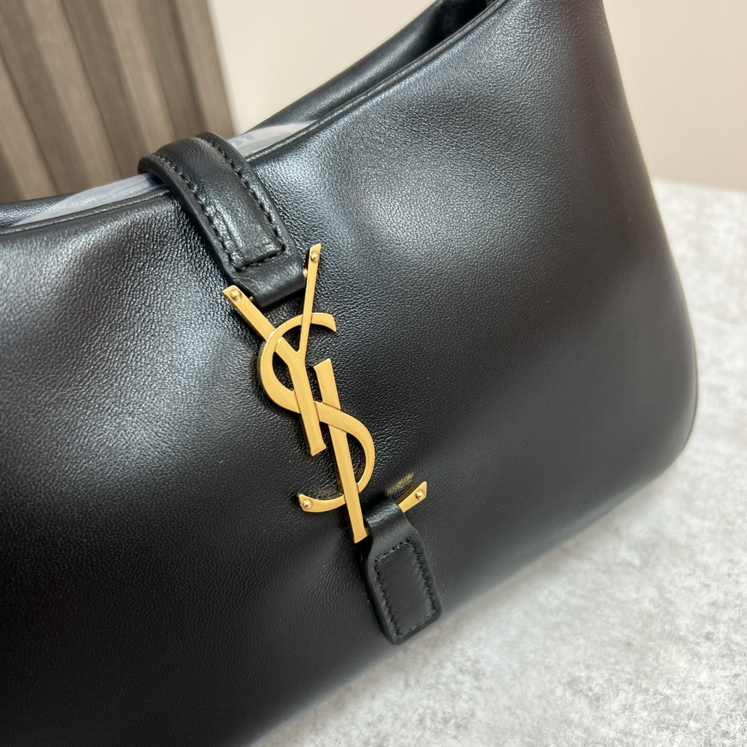 Y*L LE 5 À 7 IN SMOOTH LAMBSKIN black 9 X 6.3 X 2.5 INCHES