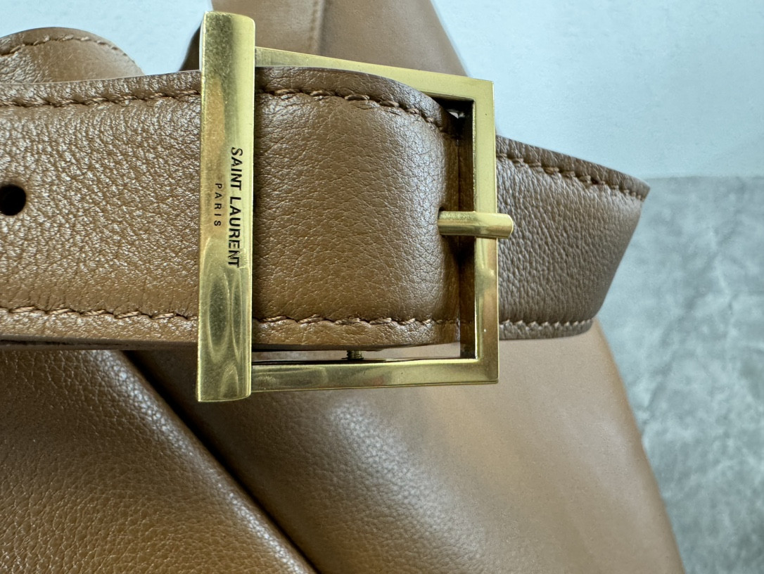 Y*L LE 5 À 7 S*pPLE LARGE IN SMOOTH LEATHER DUSTY GREY 11.8" X 11" X 4.3"