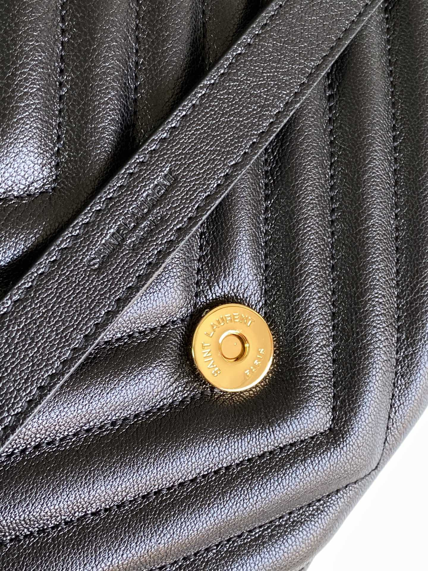 Y*L COLLEGE LARGE IN QUILTED LEATHER BLACK GOLD 32X21X8 CM