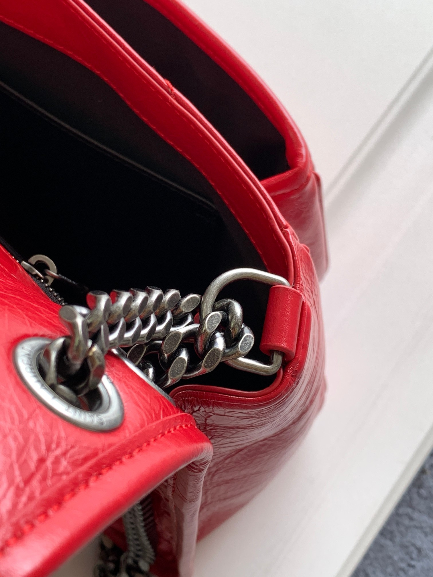 Y*L NIKI MEDIUM IN VINTAGE LEATHER SHINY RED 11 X 7.8 X 3.3 INCHES