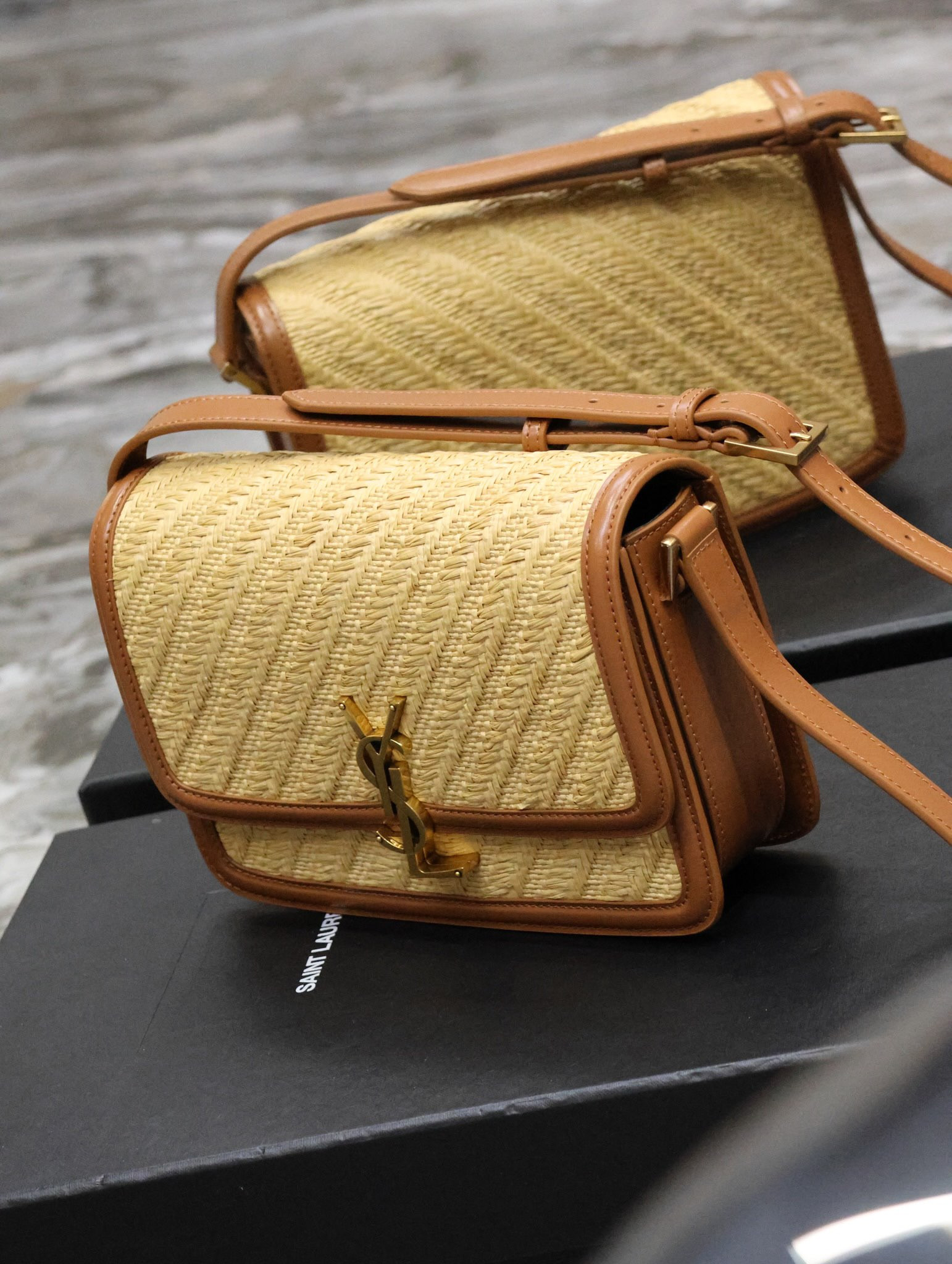 Y*L SOLFERINO MEDIUM SATCHEL IN RAFFIA AND VEGETABLE-TANNED LEATHER NATURAL SAND AND BRICK 9.8 X 6.7 X 2 INCHES