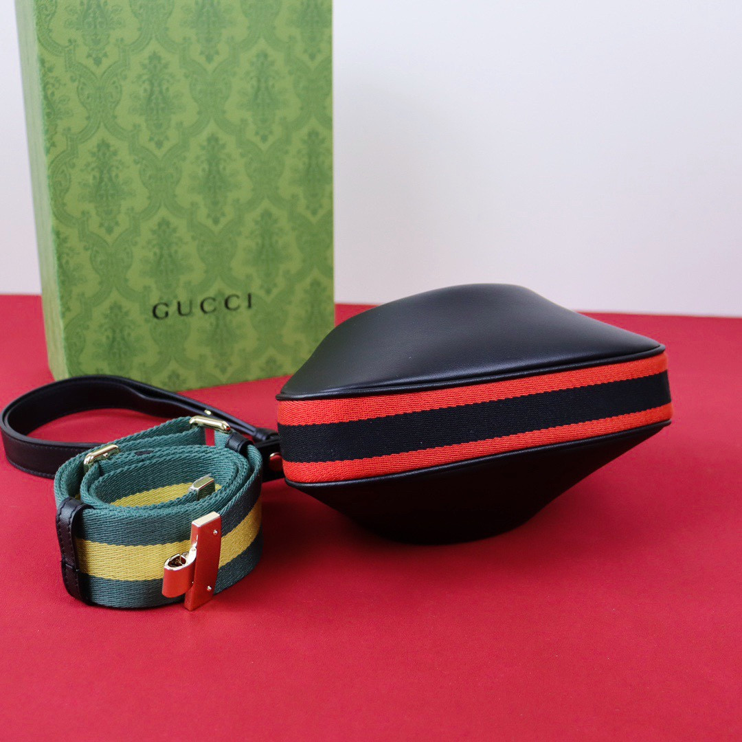 G*u*i ATTACHE SMALL SHOULDER BAG BLACK 9"W x 8.7"H x 2"D