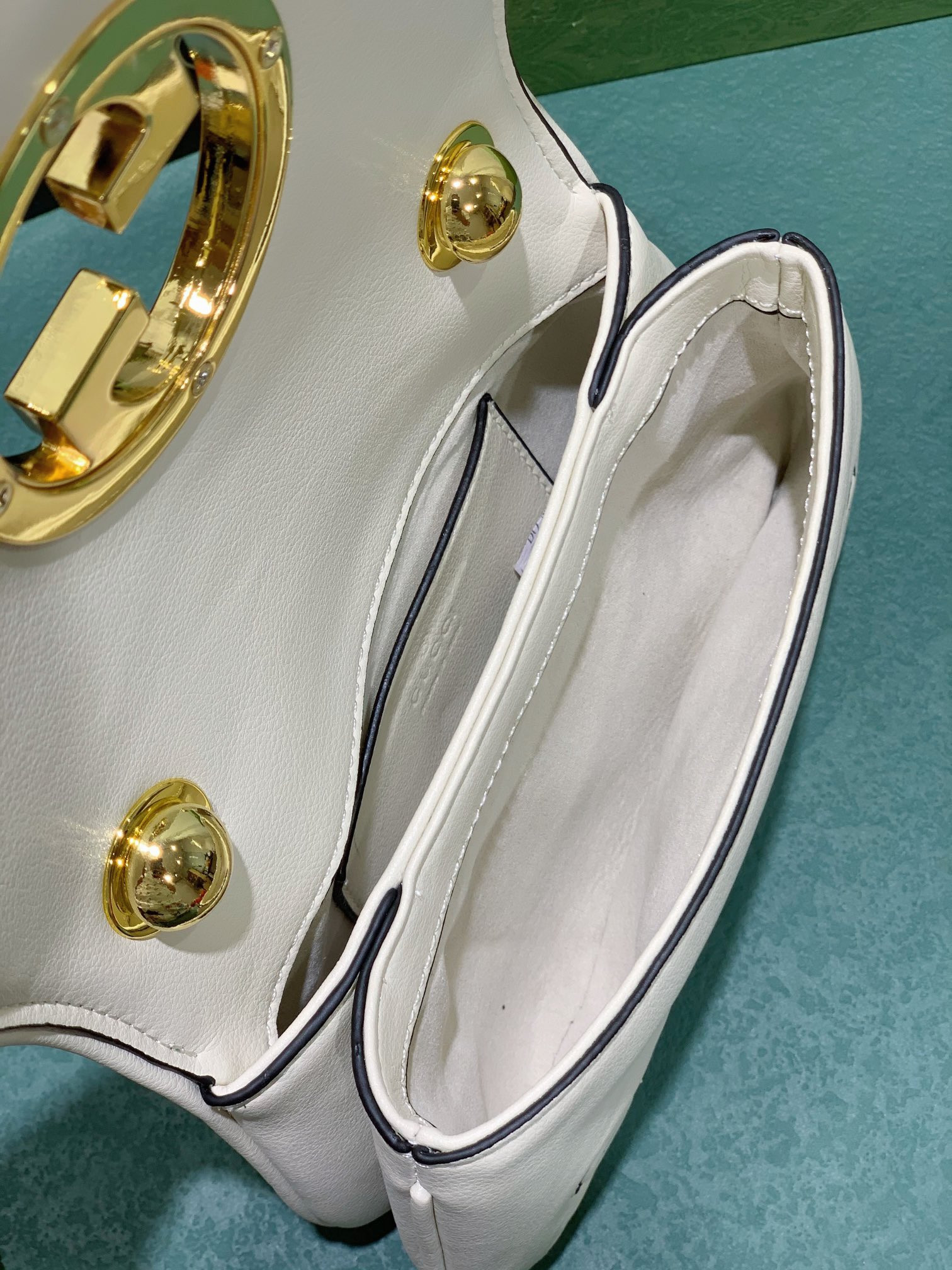 G*u*i BLONDIE MINI BAG WHITE 8.7"W x 5.1"H x 2.2"D