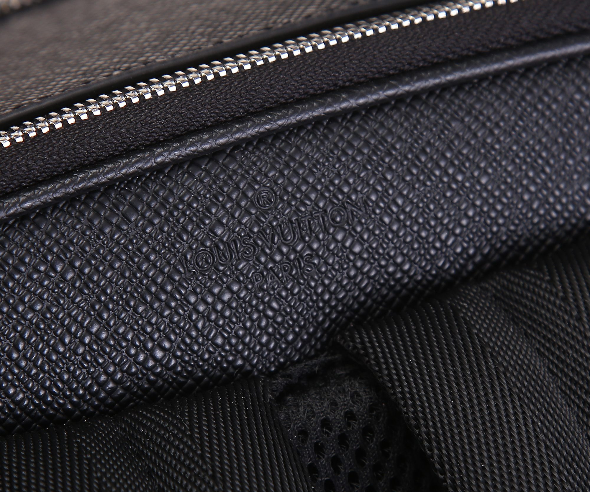 L0*is V*t0n M30977 Avenue Backpack 40 x 31 x 15 cm