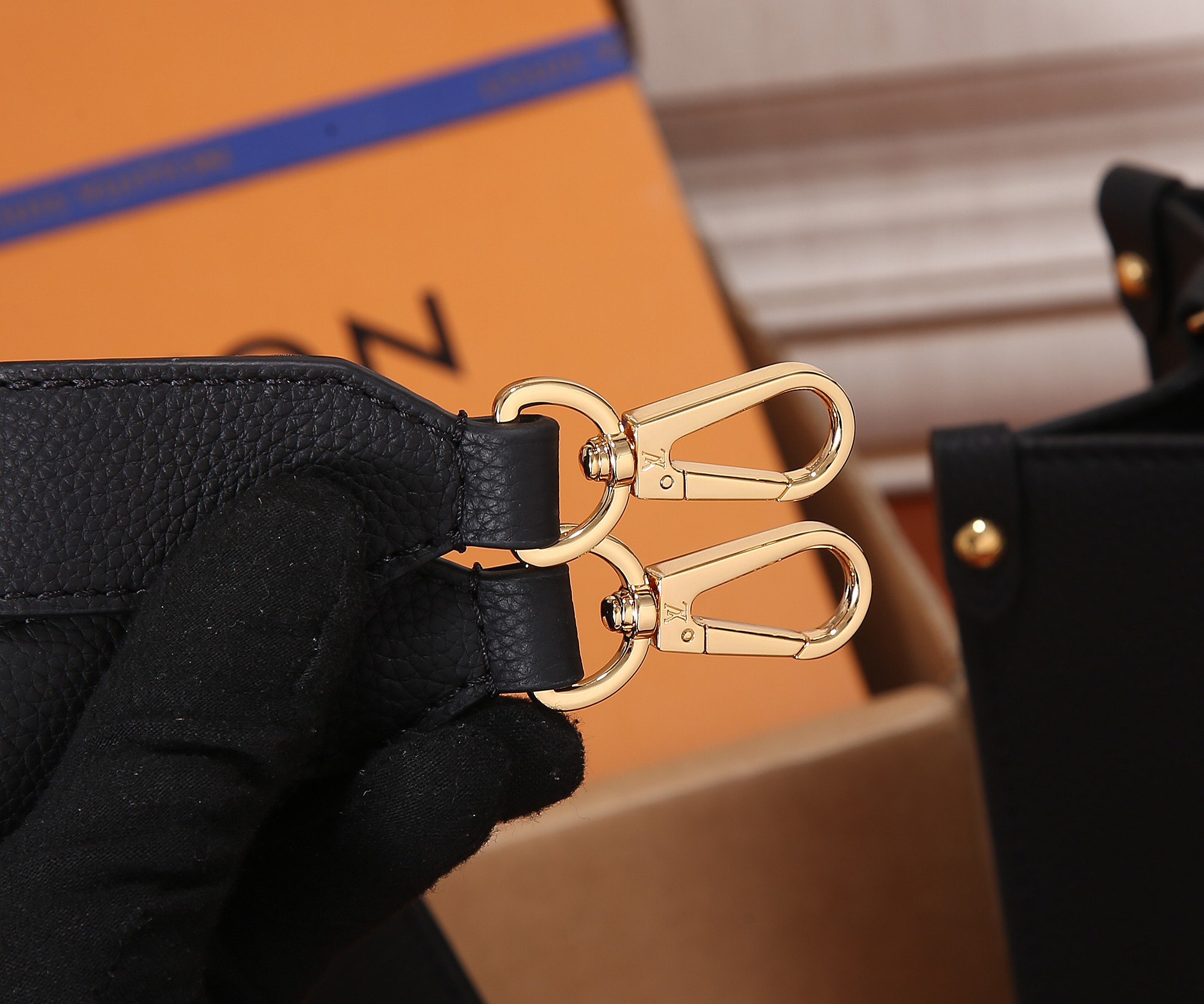 LV M22311 Lock & Go 9.6 x 7.5 x 4.1 inches