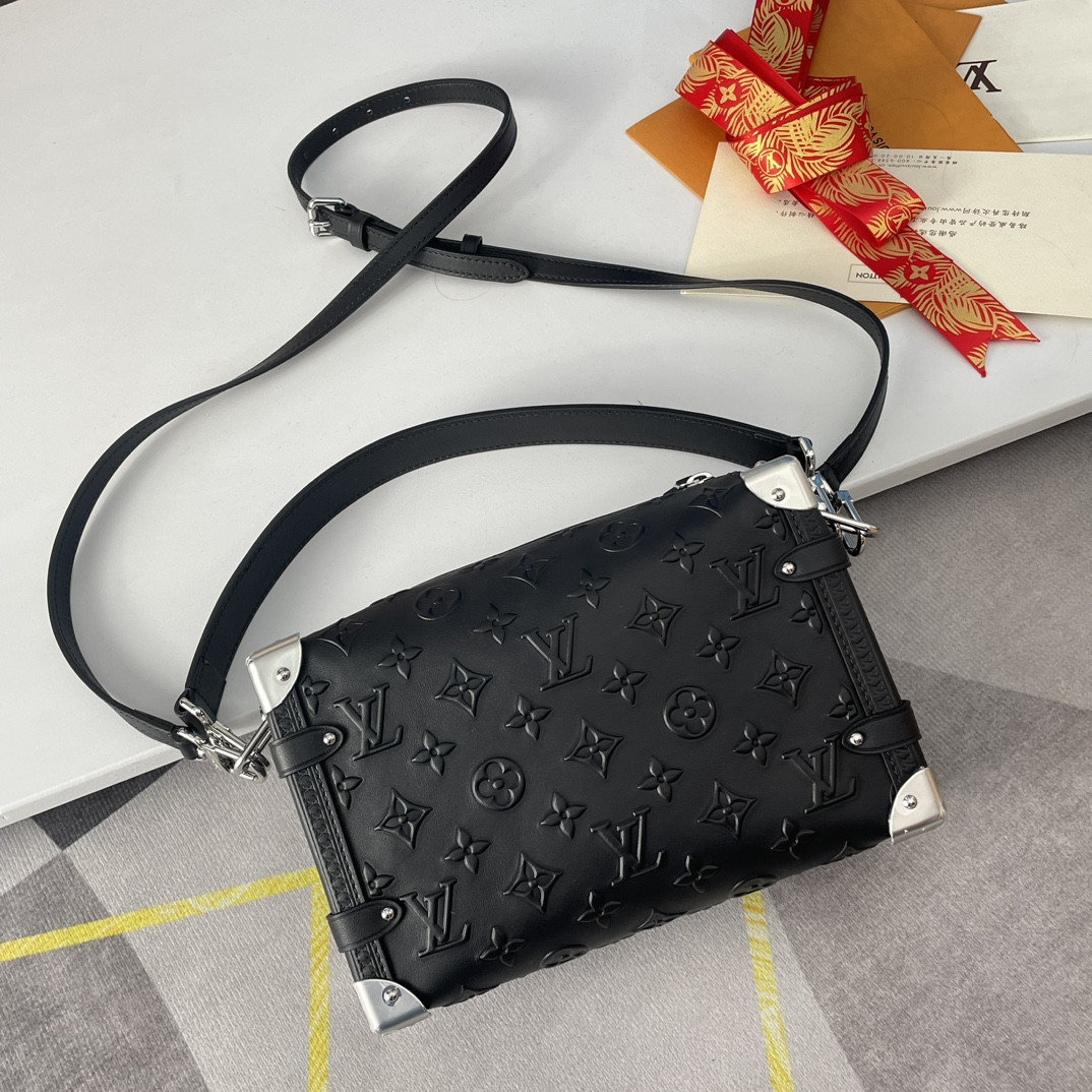 LV M21709 Nicolas Ghesquière Petite Malle 21×14 × 6 cm