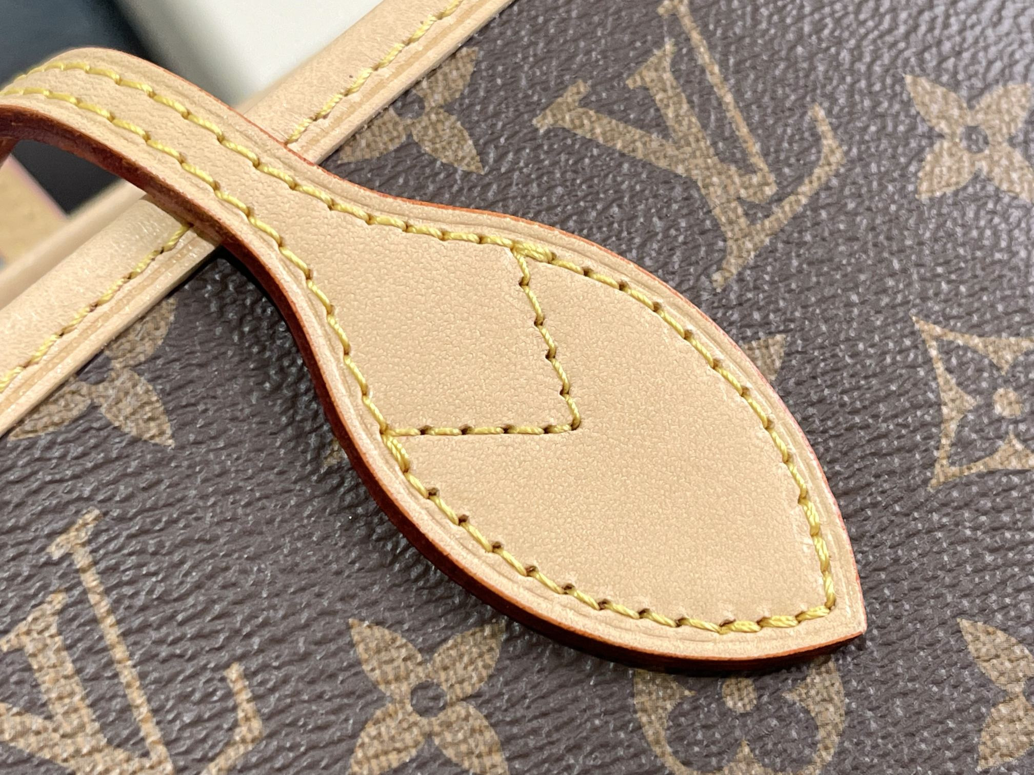 L0*is V*t0n M41178  Neverfull MM 12.6 x 11.4 x 6.7 inches Without Box