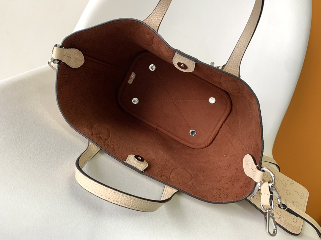 LV  Blossom M21909 20.0 x 20.0 x 12.5 CM