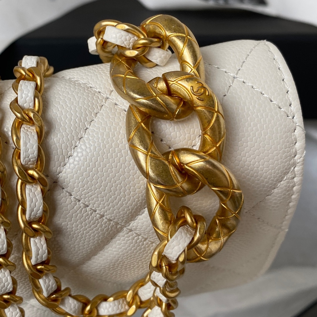 Ch*el CLASSIC WALLET ON CHAIN WHITE 4.8 × 7.5 × 1.4 in