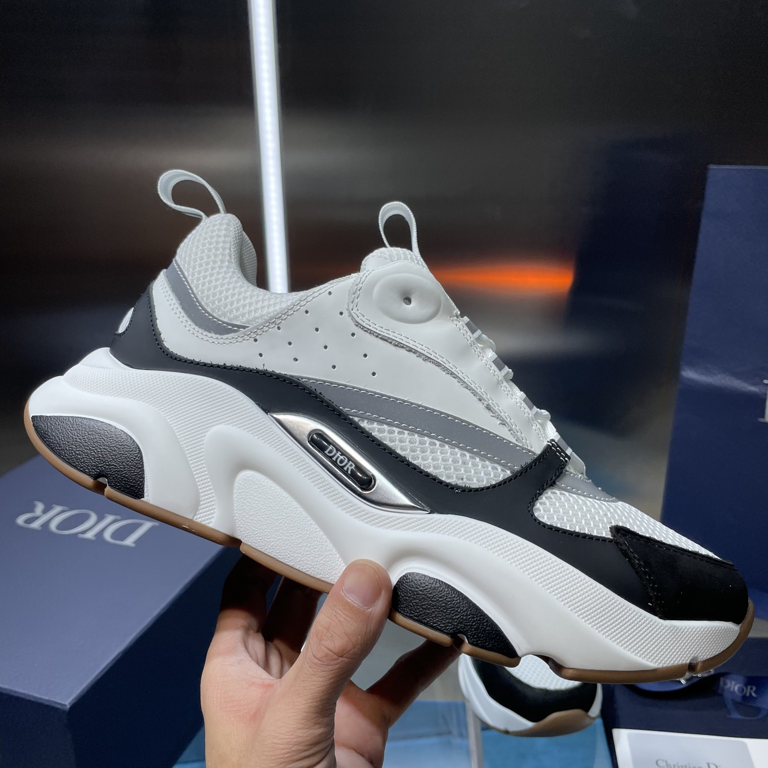 UA D*0r B22 white Sneaker