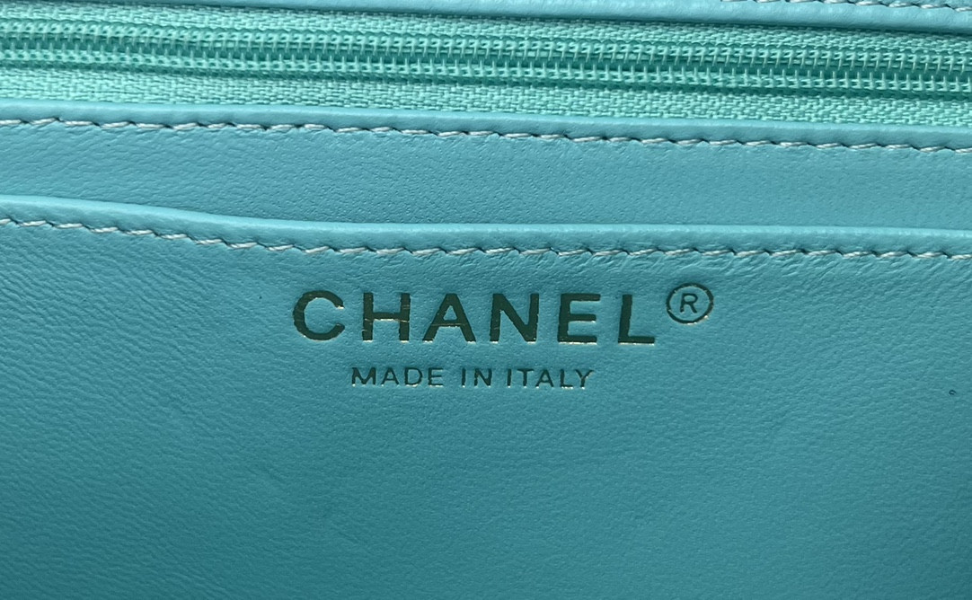 Ch*el MINI CLASSIC 11.12 HANDBAG Tweed & Gold-Tone Metal 4.7 × 7.8 × 2.3 in