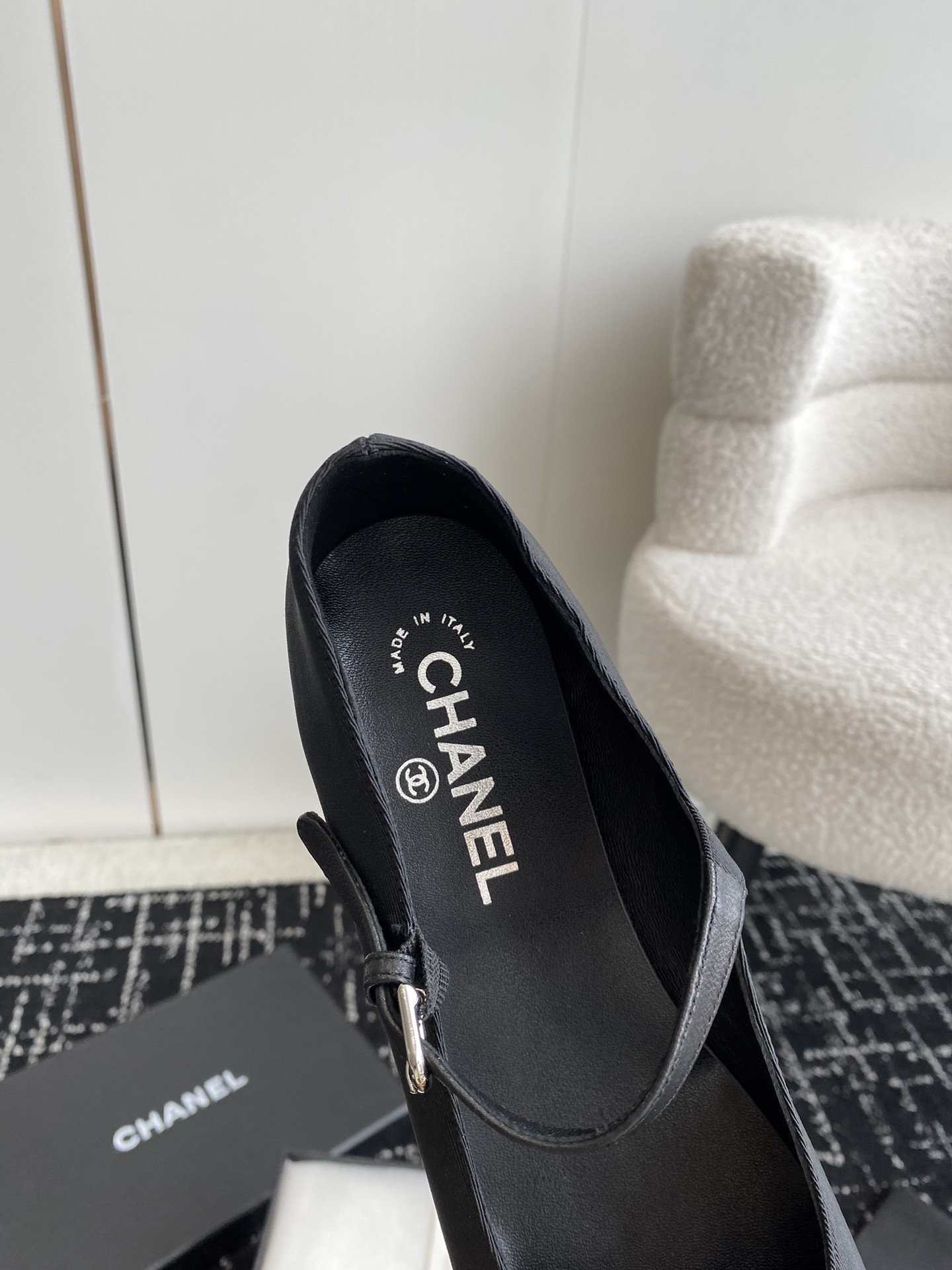 UA Ch*el MARY JANES Grosgrain & Strass