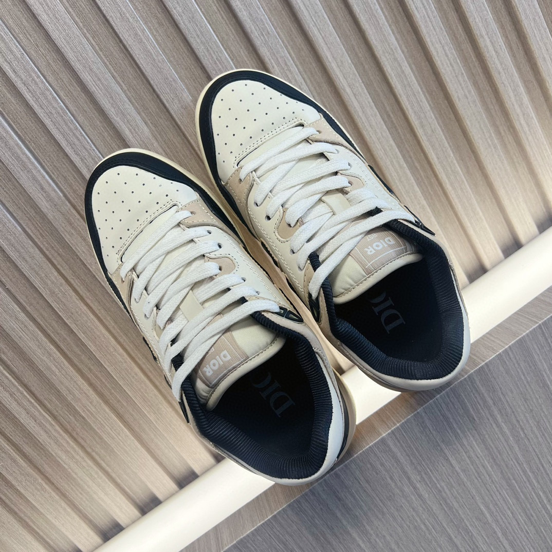 UA D*0r B57 Low-Top Sneaker