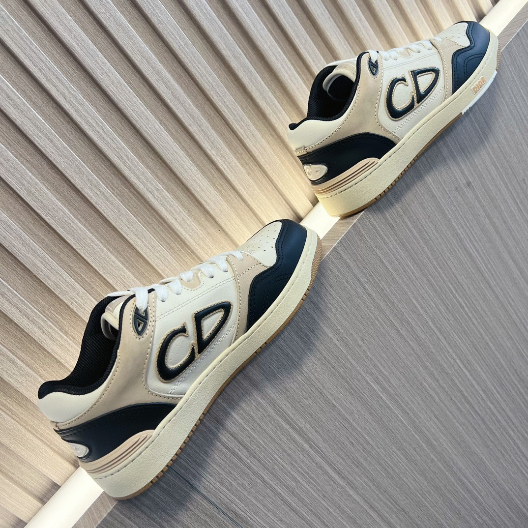 UA D*0r B57 Low-Top Sneaker