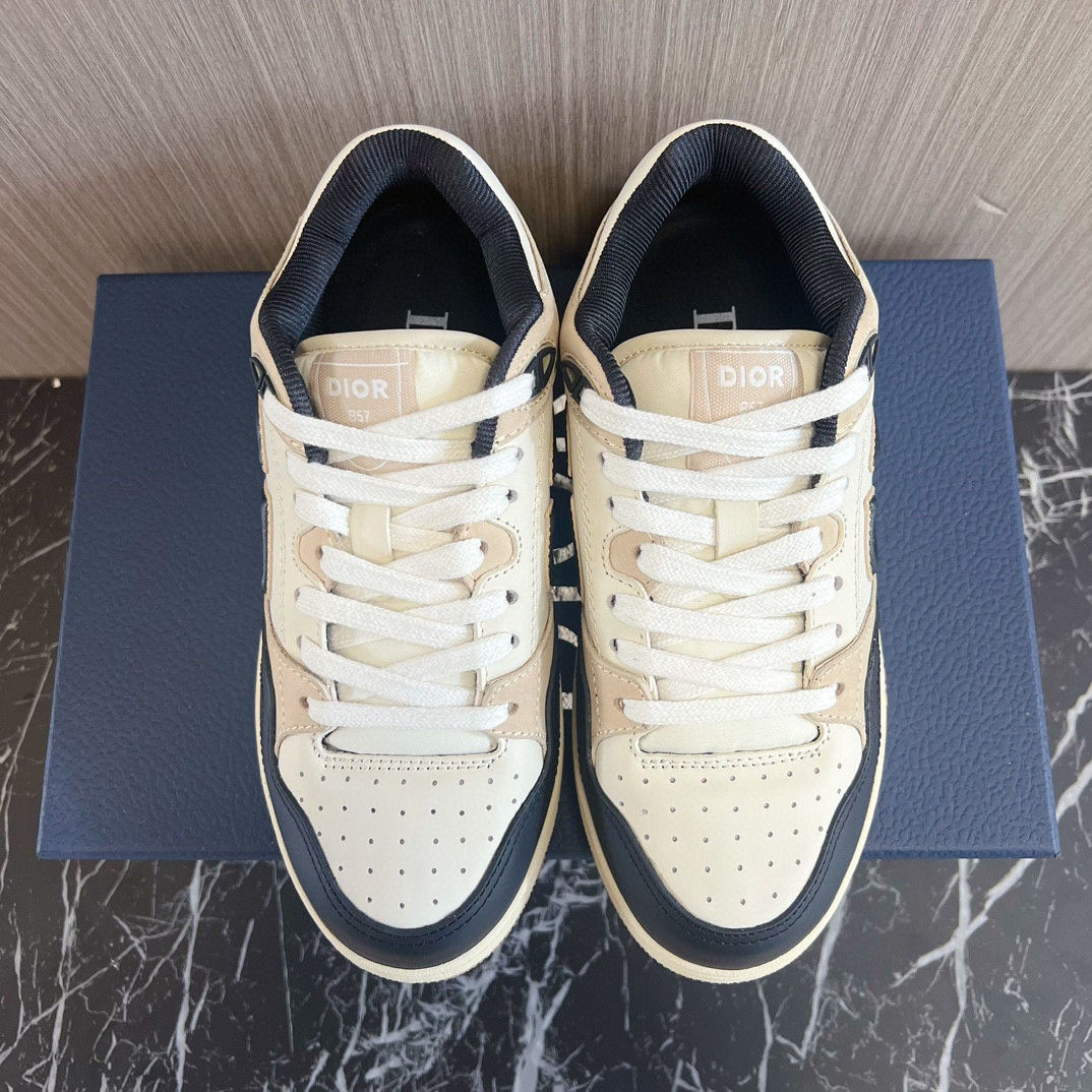 UA D*0r B57 Low-Top Sneaker