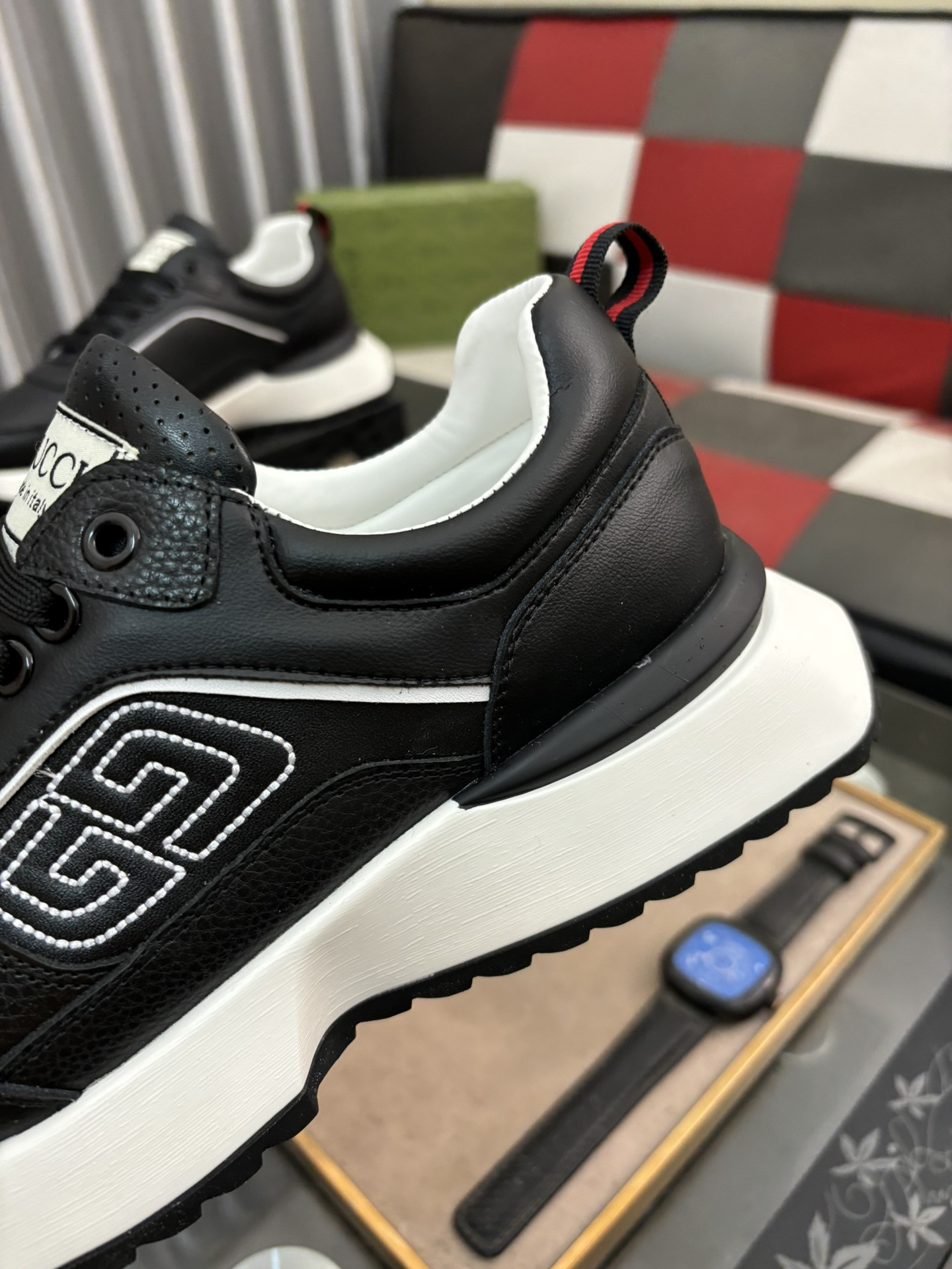 UA G*u*i RUN SNEAKER