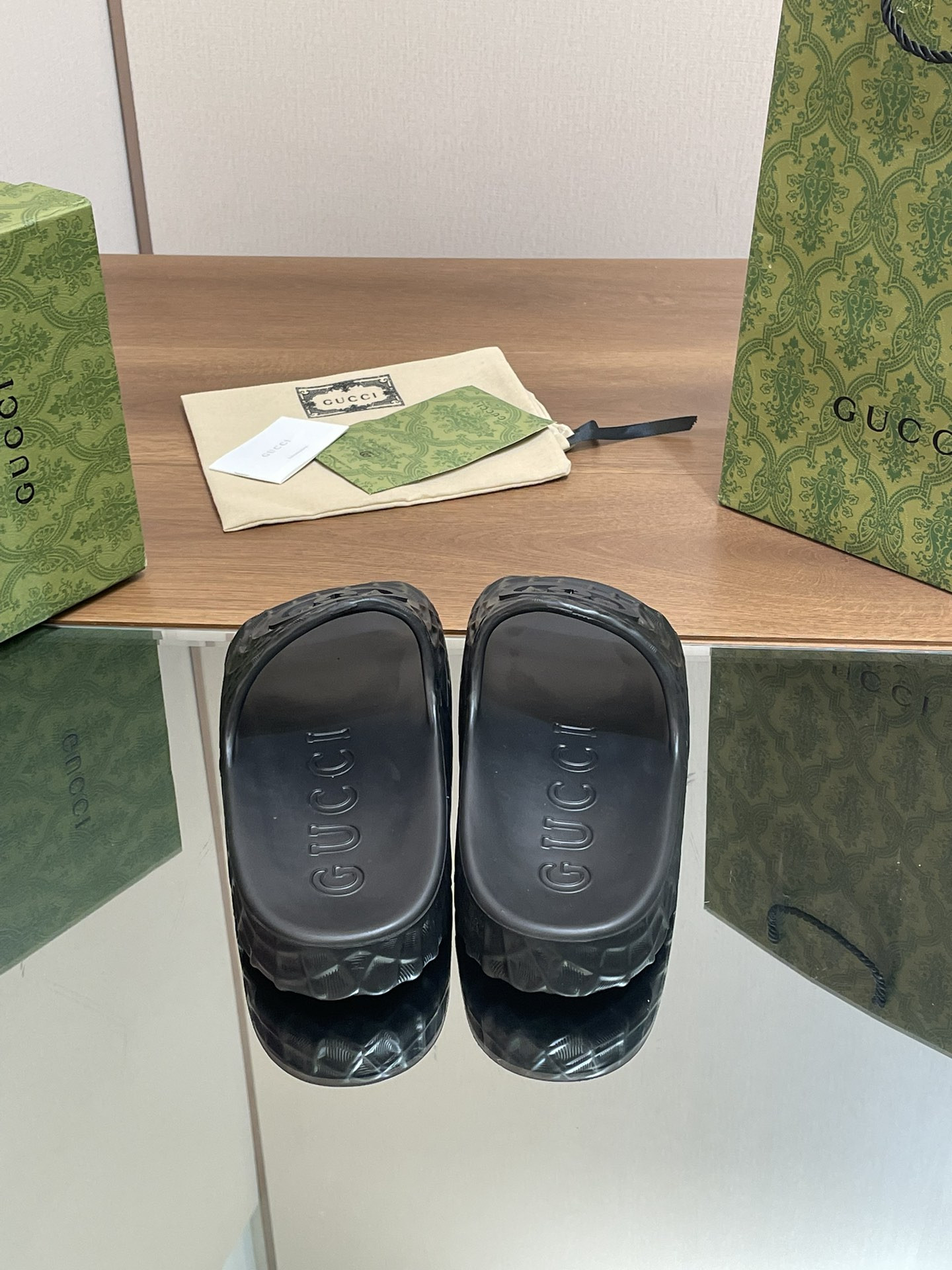 UA G*u*i INTERLOCKING G SLIDE SANDAL Black