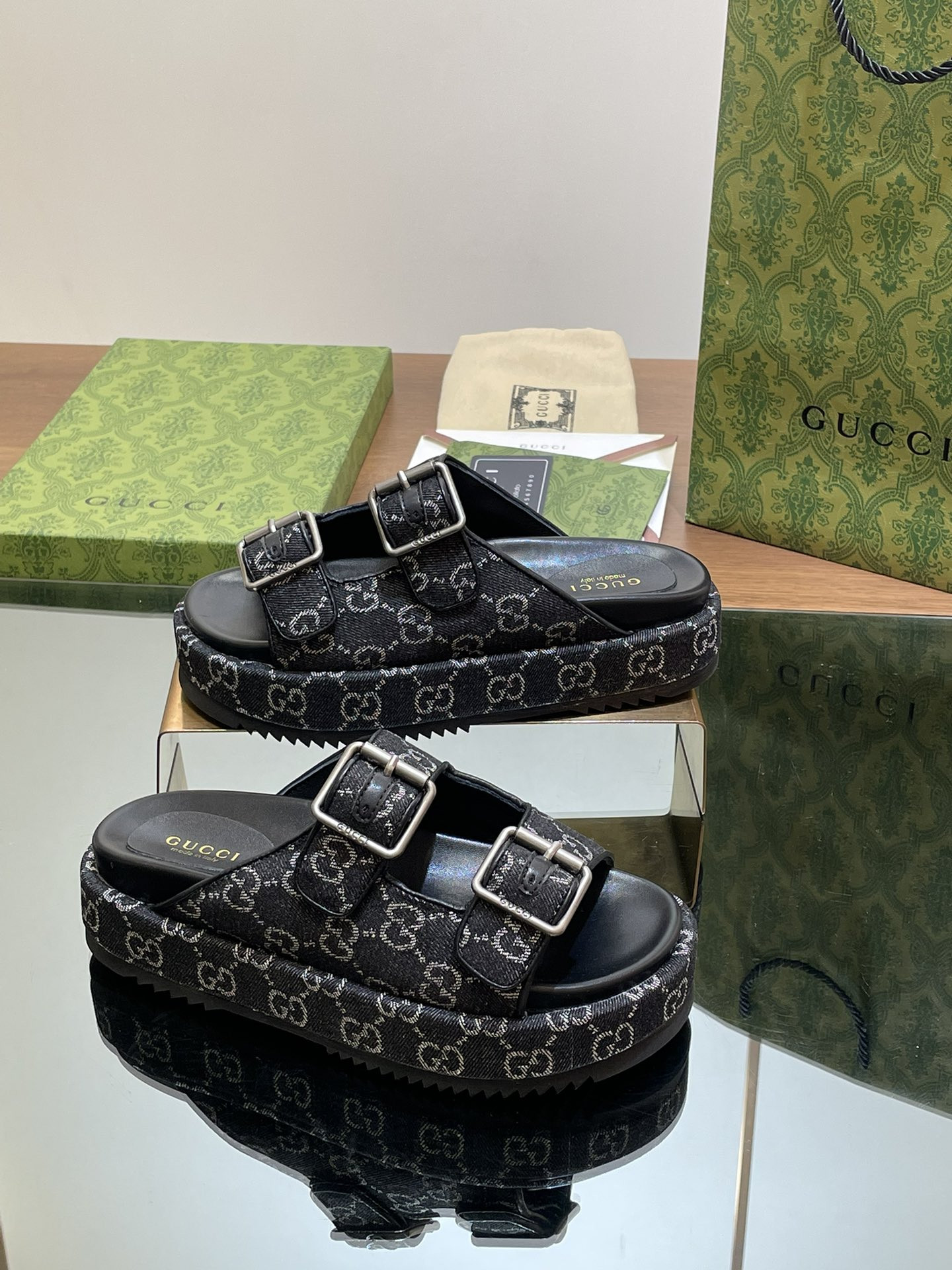 UA G*u*i SANDAL WITH DOUBLE G