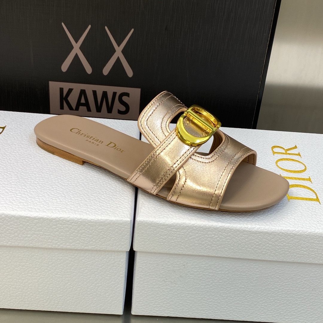 UA D*0r 30 Montaigne Slide