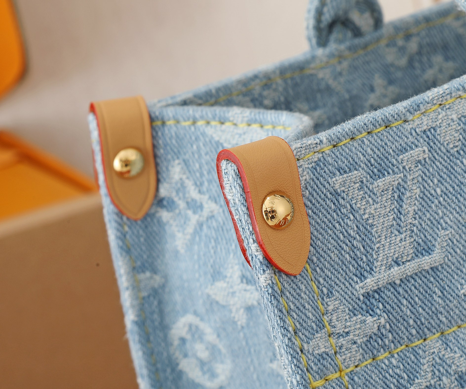 LV Let Go PM M42897  11 x 9.1 x 4.1 in