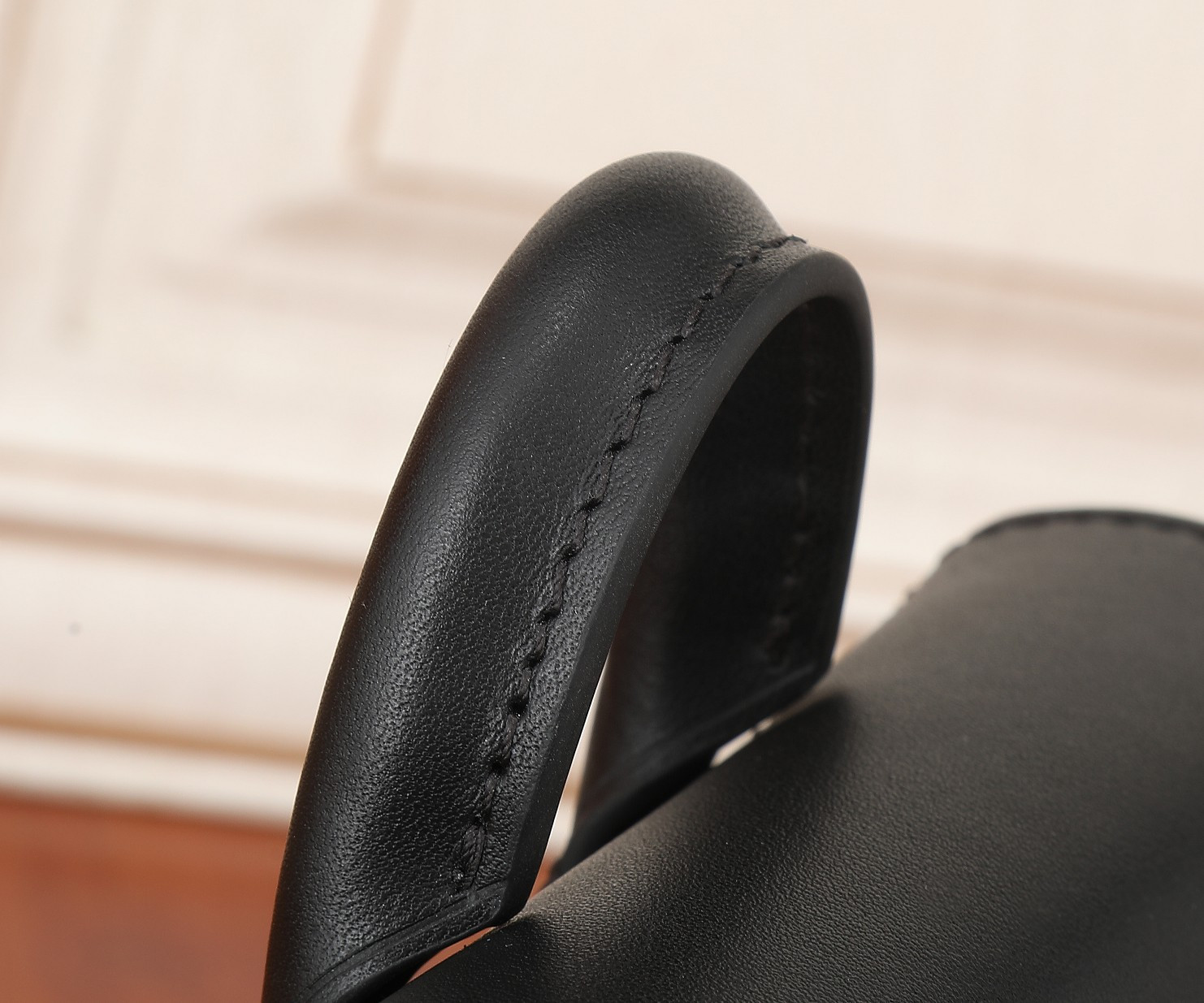 LV Nano Steamer M82774  5.9 x 7.1 x 2.8 in