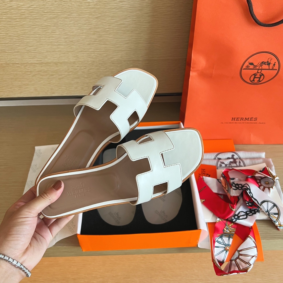 UA Hermès Oran sandal