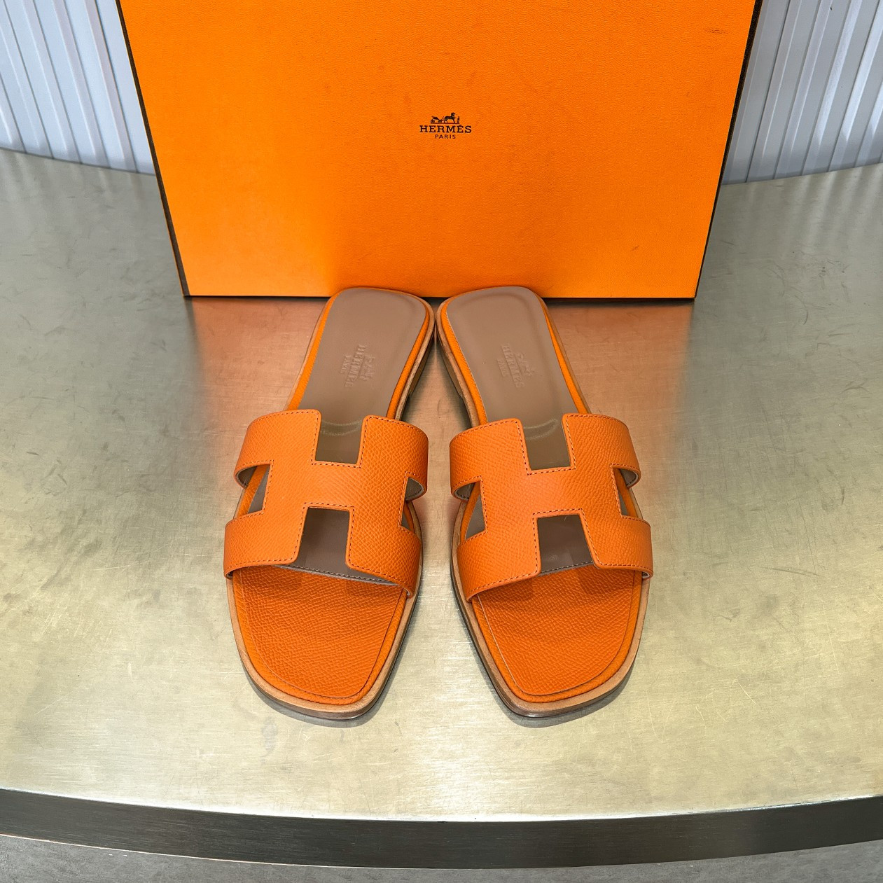 UA Hermès Oran sandal