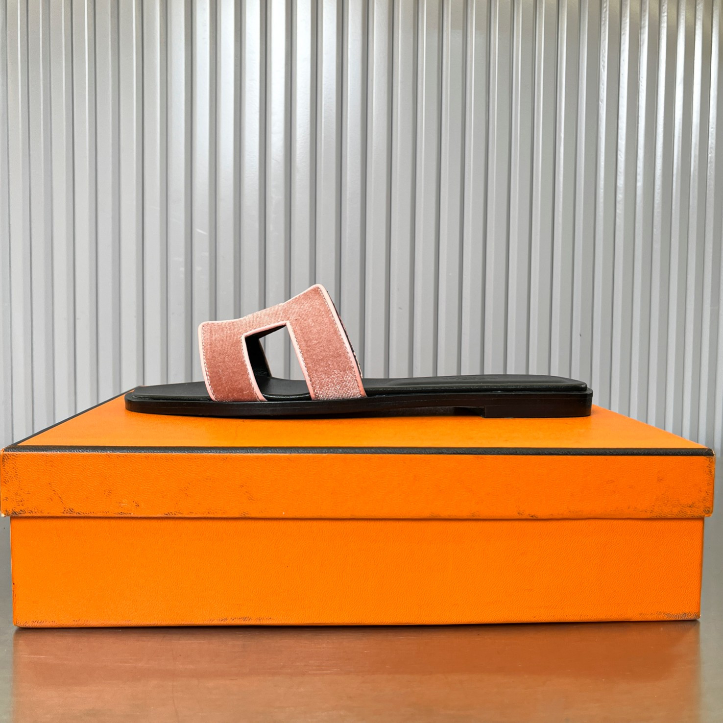 UA Hermès Oran sandal