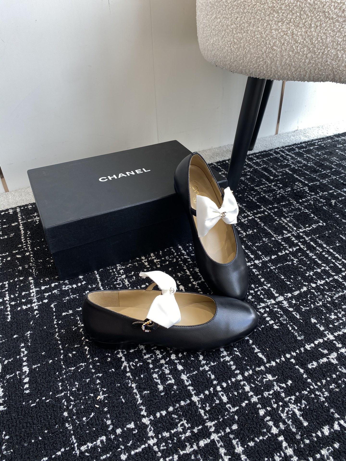 UA Ch*el MARY JANES FLAT