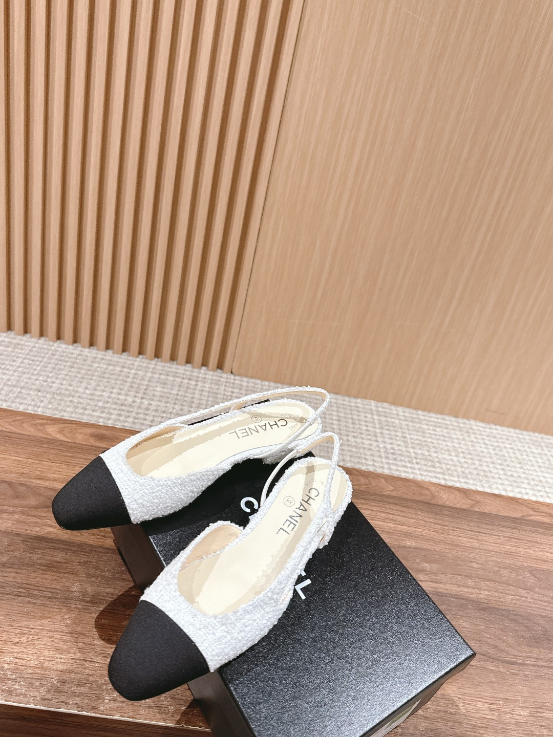 UA Ch*el SLINGBACKS FLAT